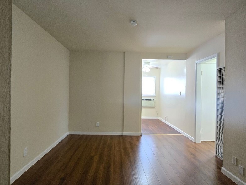 Building Photo - 511-523 E Reed St