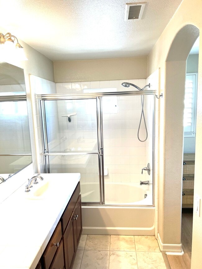 Building Photo - 10545 Zenor Ln