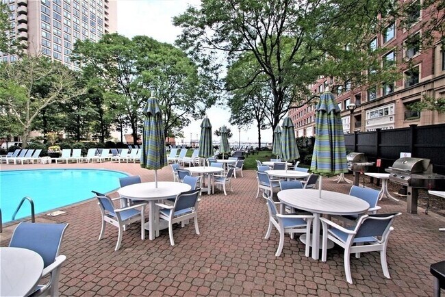 Building Photo - 65 E India Row