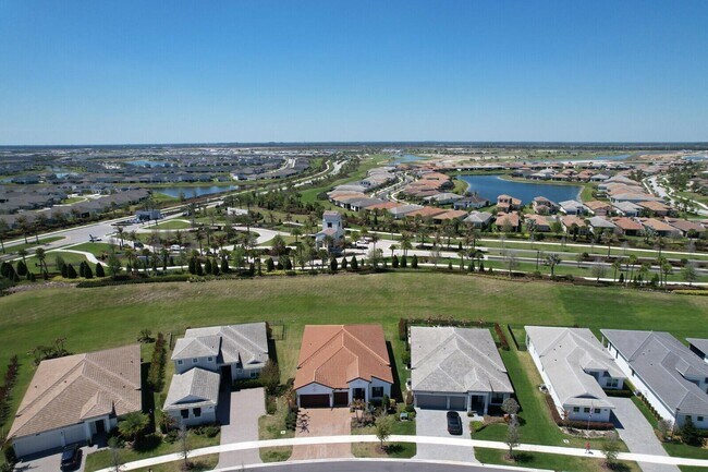 Building Photo - 9204 SW Arco Wy