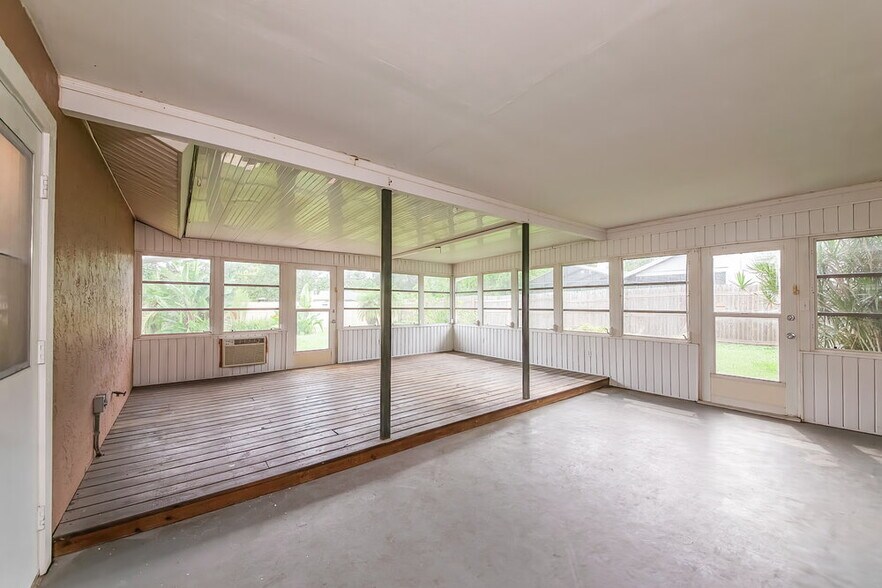 Building Photo - 3116 50th Ave Dr E