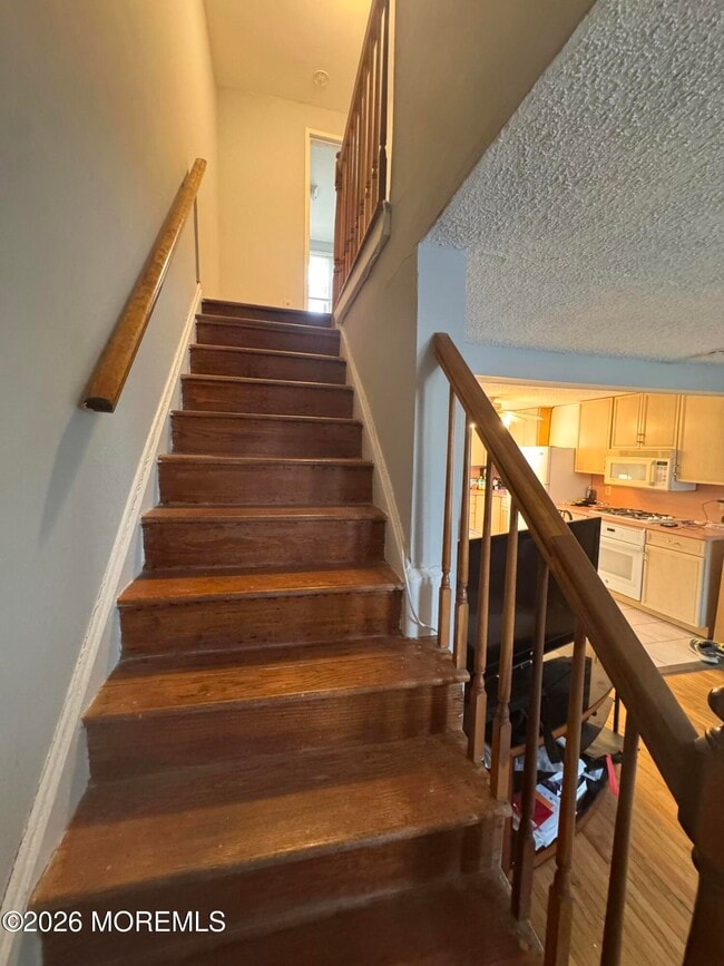 Building Photo - 30 Howland Ave