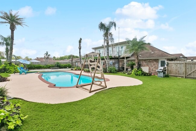 Building Photo - 2544 Cedarlawn Dr