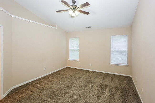 Building Photo - 6825 Goldenwillow Dr