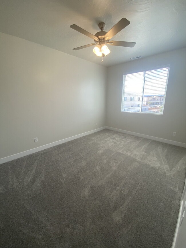 Building Photo - 4134 Baywood Dr