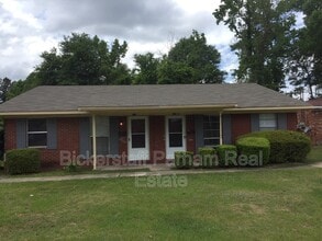 Building Photo - 935 Pembrook Dr