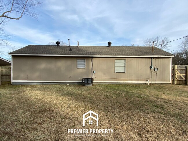 Building Photo - 4155 Windermere Rd