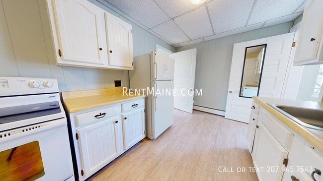 Building Photo - 281 Main St