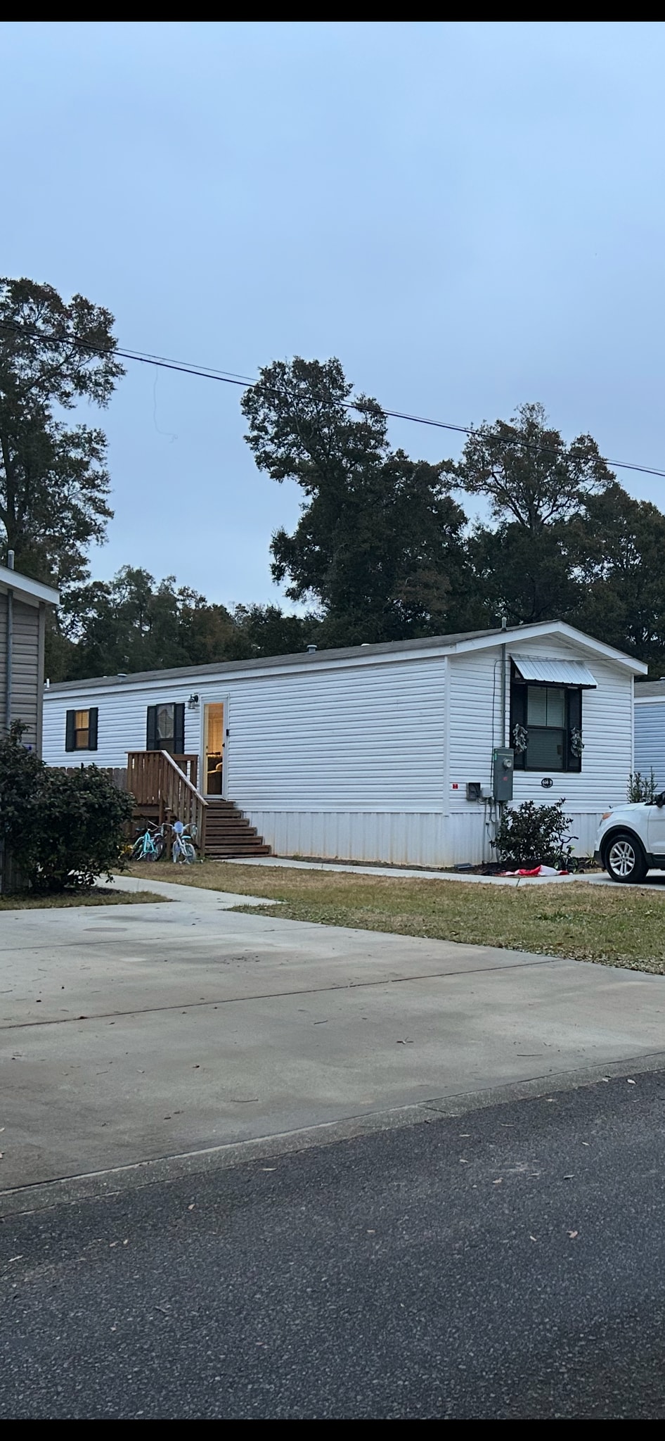 Great wide parking!! - 656 Warner Ave