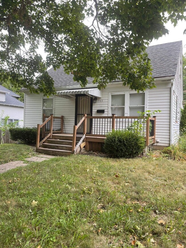 Building Photo - 703 Albert Ave