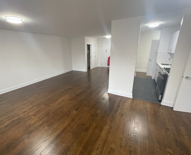 Building Photo - 405 E 88th St