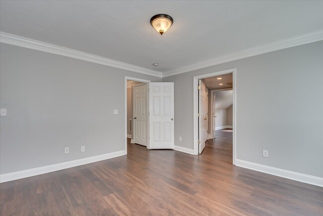 Building Photo - 2909 Aylesbury Dr