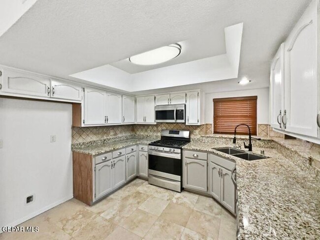 Building Photo - 10916 Loma De Luz Pl