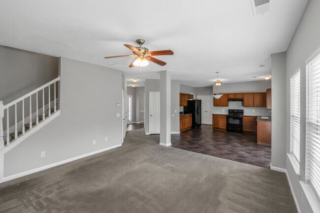 Building Photo - 4 Bedroom 3 bath Gorgeous Home