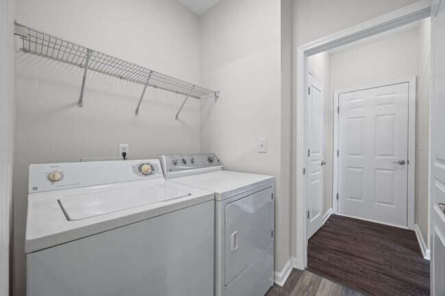 Building Photo - Idyllic 3-bed, 2.5 bath in the desirable W...