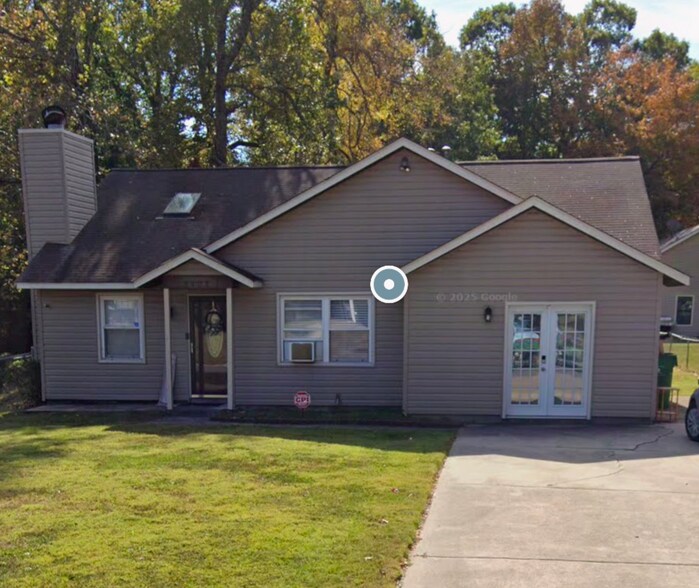 Building Photo - 5408 Amado St