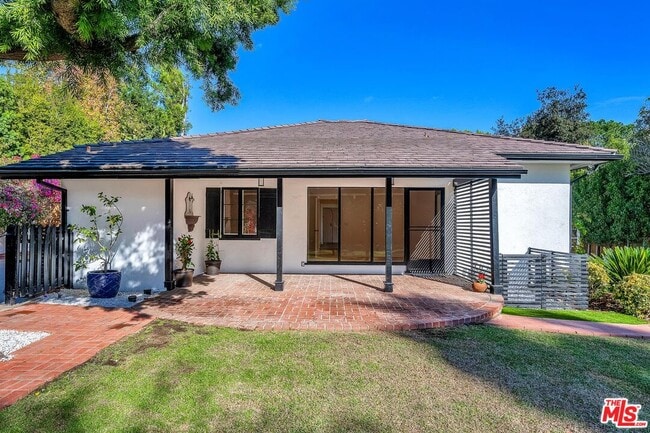 Building Photo - 629 N Rexford Dr