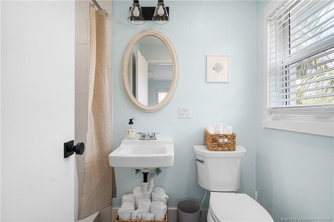 Building Photo - 901 E Madison Ave