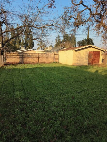 Building Photo - 3035 E El Monte Way