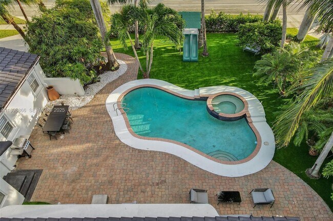 Building Photo - 725 Harrison St