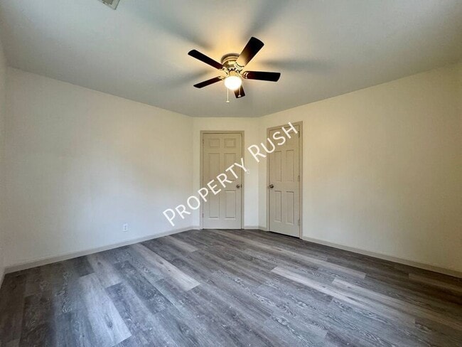 Building Photo - 1820 Tunnel Blvd