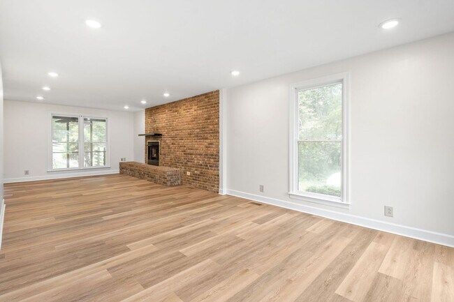 Building Photo - 108 Rolling Meadow Dr