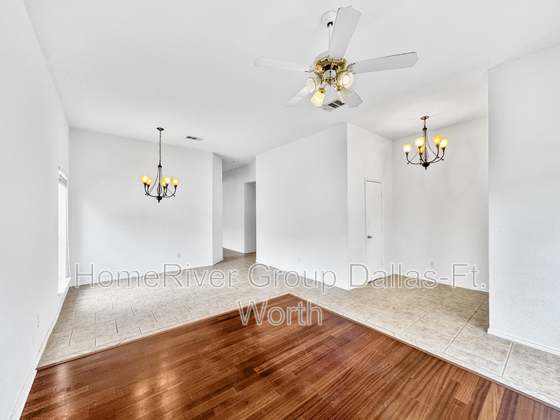 Building Photo - 3214 Creekside Dr