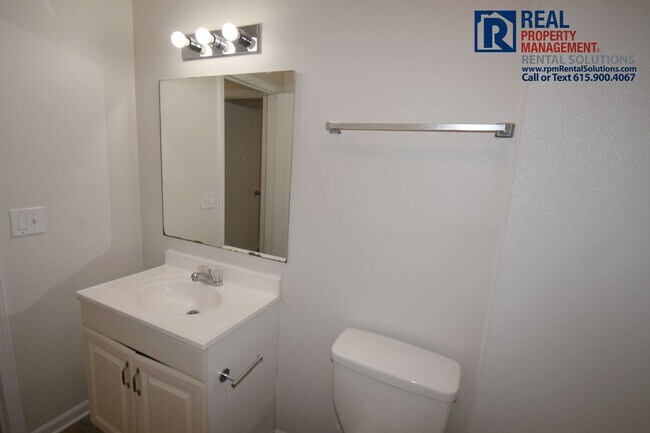 Building Photo - 2 bedroom 1 bath duplex with washer/dryer hookups, lawncare included!