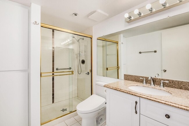 Building Photo - 7950 E Camelback Rd