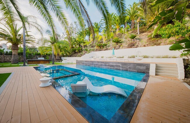 Building Photo - 25879 Chalmers Pl