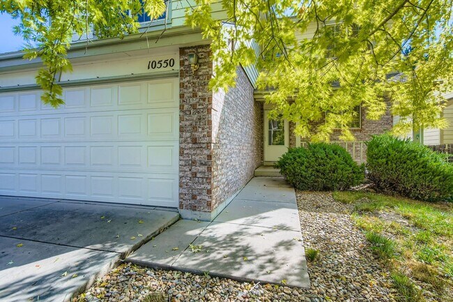 Building Photo - Bright & Spacious 3-Bedroom Home in Fox Run