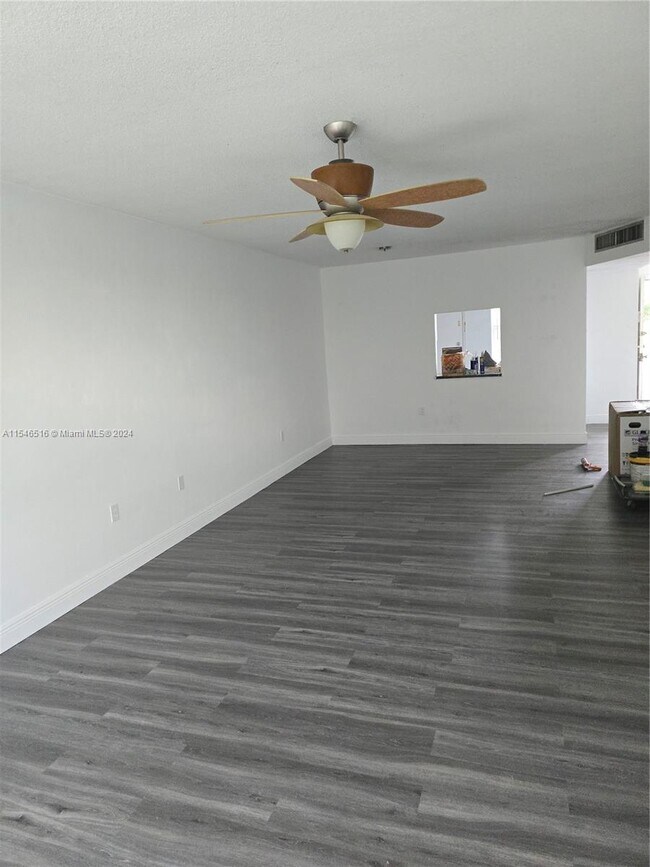 Building Photo - 1351 NE 191st St