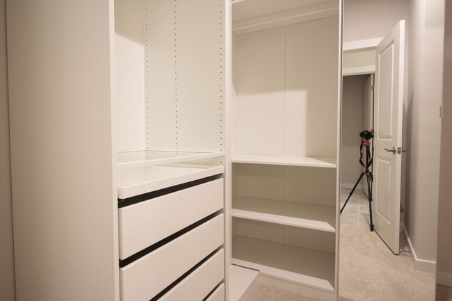 Building Photo - Well-located 2-bedroom