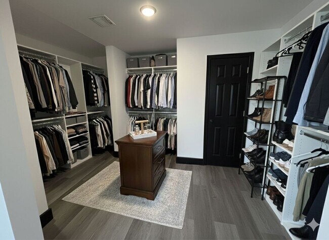 Building Photo - 910 S 18th St