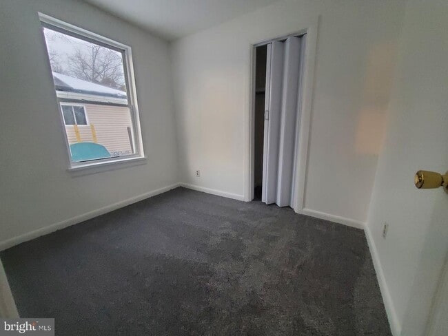 Building Photo - 72 Peony St