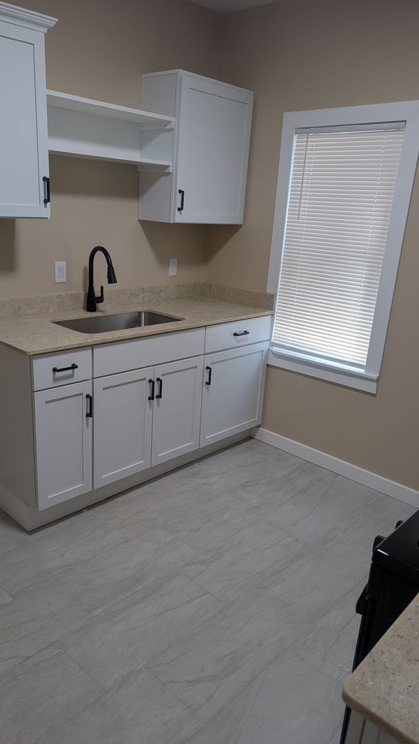 Building Photo - Euclid Gateway 1