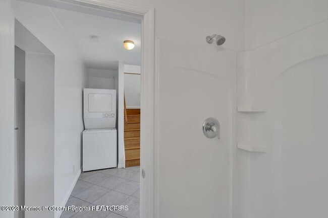 Building Photo - 1708 Lake Dr