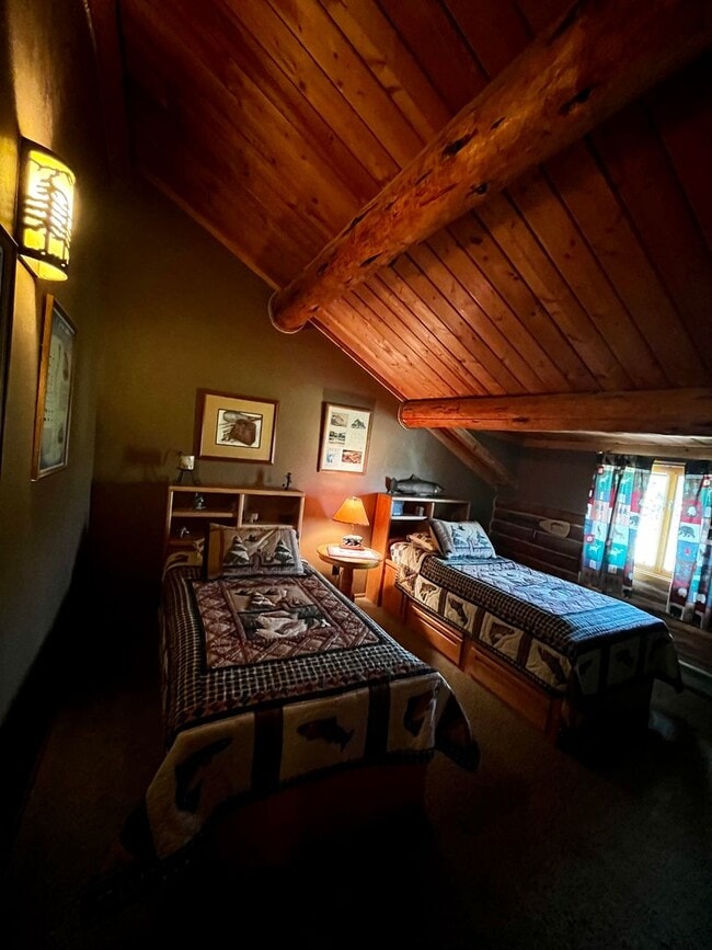 Building Photo - Fully Furnished Cabin Available - 10 Minut...