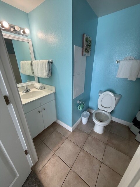 Building Photo - 9900 S Thomas Dr