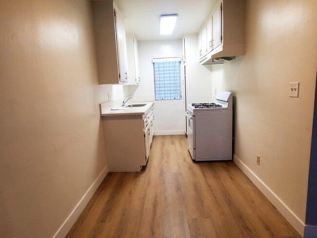 Interior Photo - 2346 W. 18th St