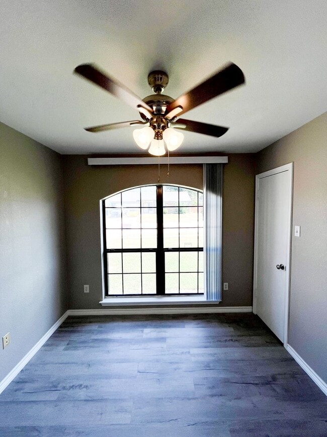 Building Photo - Available NOW!!!! This charming 1 story, 3 bedroom, 2 bath house could be your next home! Beautif...
