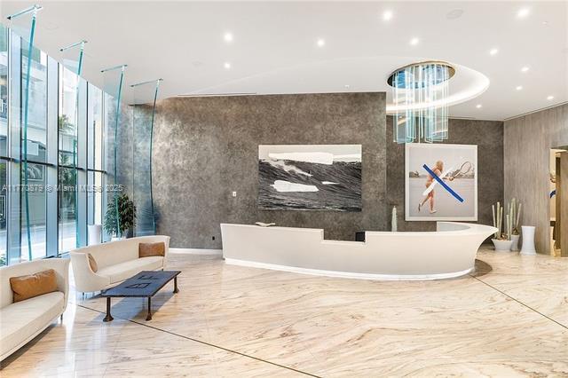 Building Photo - 1000 Brickell Plz