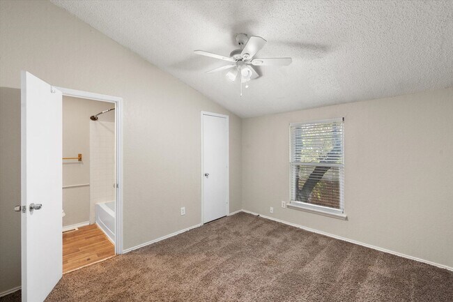 Building Photo - 311 Kings Way Dr