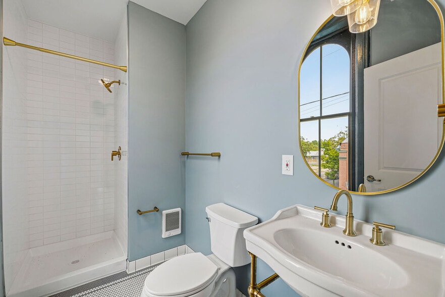 Unit 1 Bathroom - 319 Connecticut St