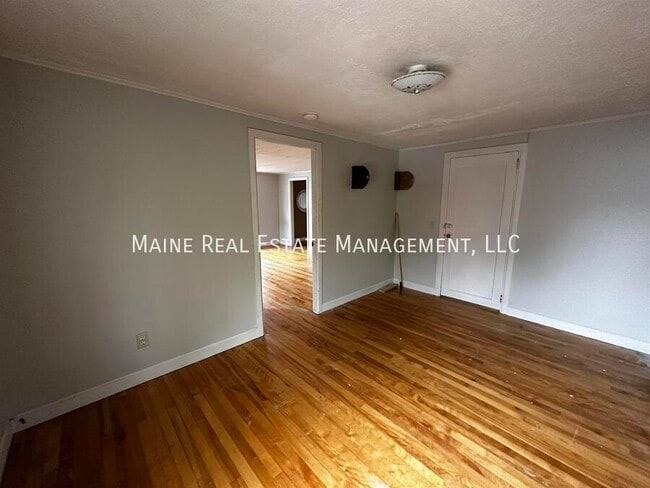 Building Photo - 142 Pine St