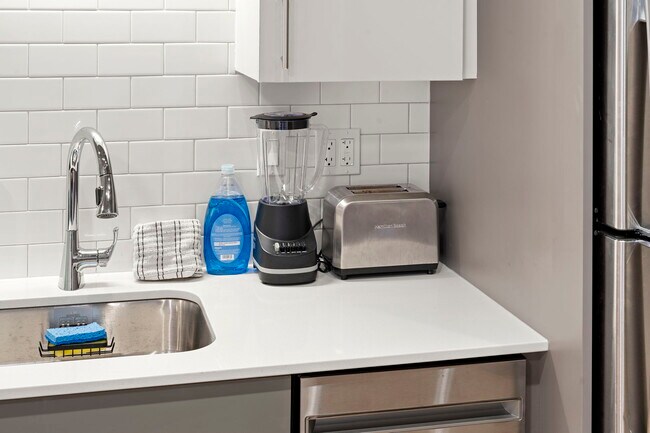 Building Photo - Cozy Studio Suite, Steps from River North & Shops