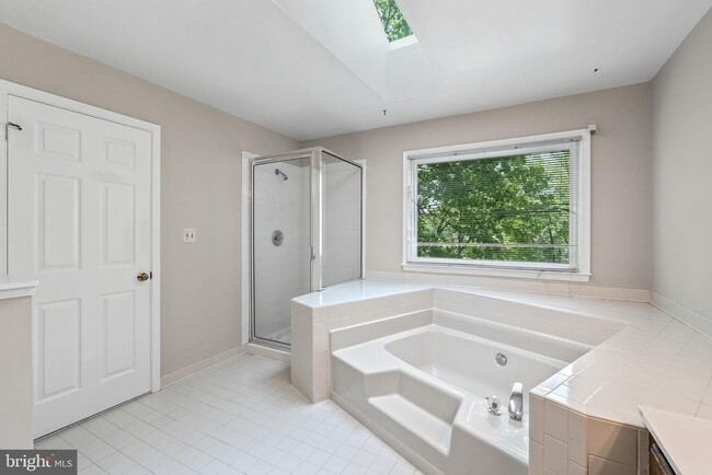 Building Photo - 10 Apple Blossom Ct