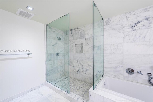 Building Photo - 401 N Birch Rd