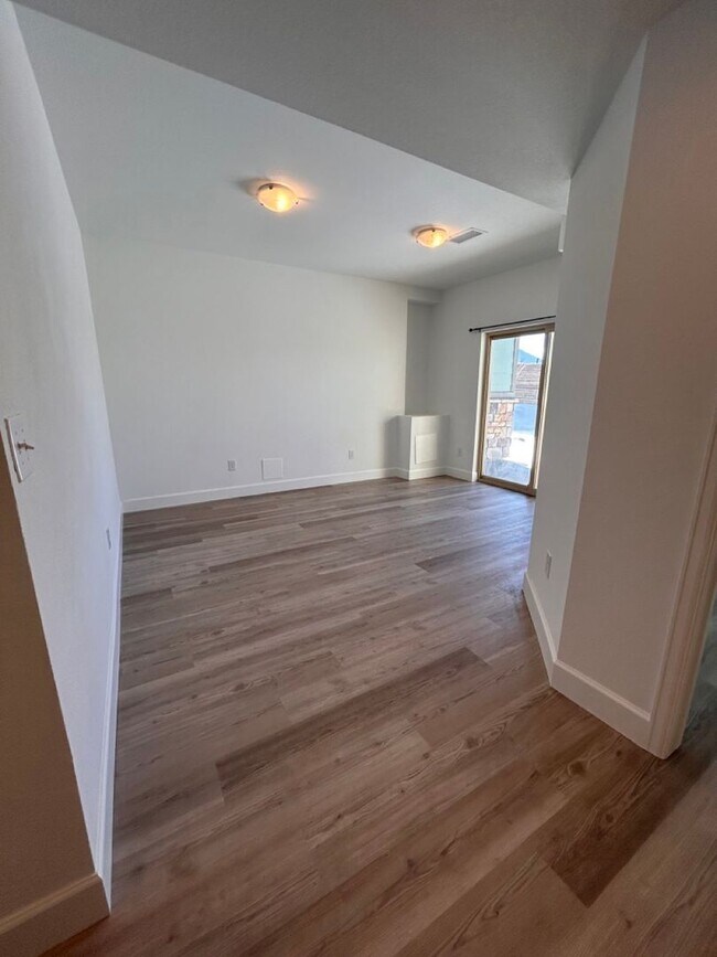 Building Photo - Spacious 3 Bedroom, 3 Bath Townhome located in Arapahoe County available for Summer Move In for t...