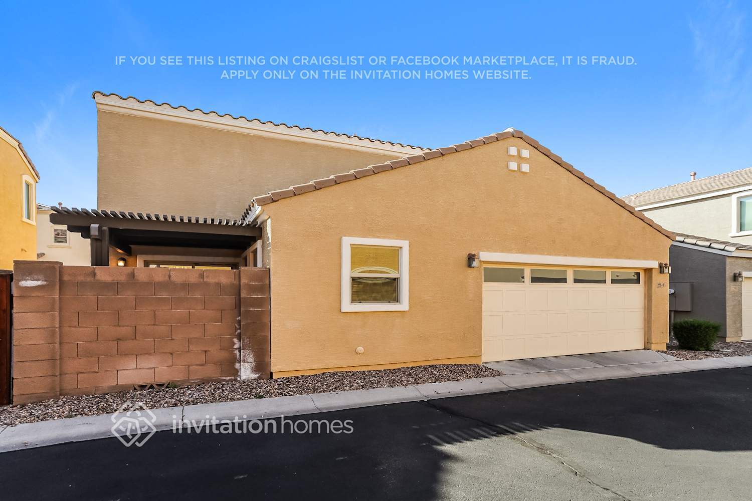 Building Photo - 2241 S Buckaroo Trail